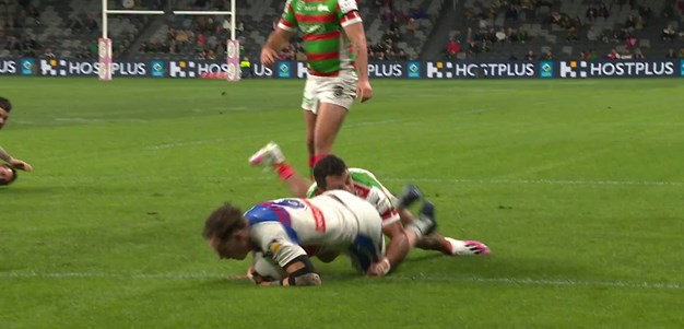 Watch: Halves combine for short-side try